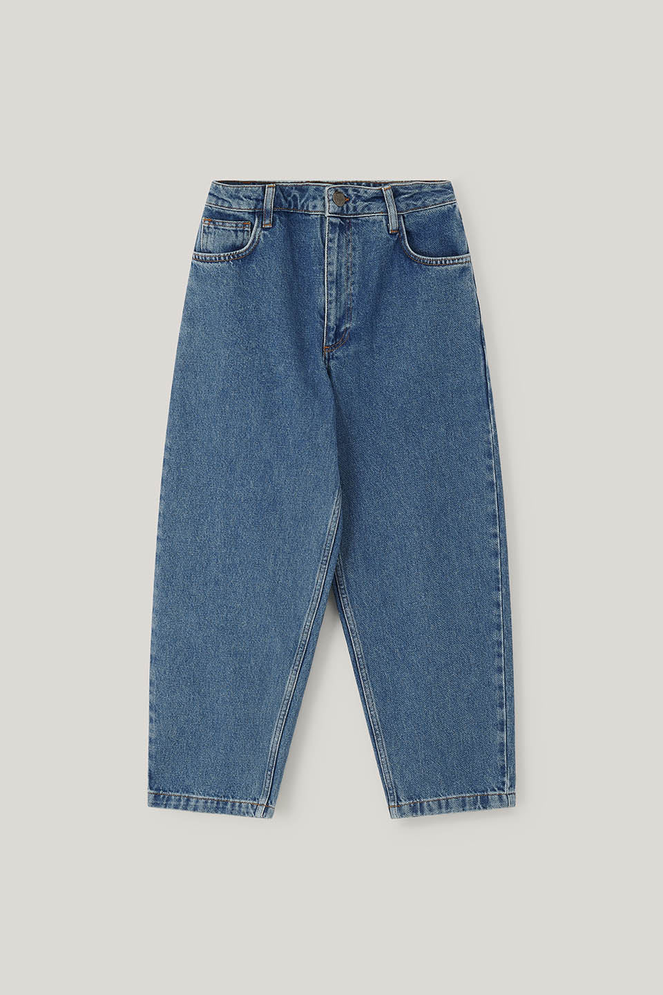 Drew - Cropped Straight Leg Denim Jeans in Mid Wash Blue