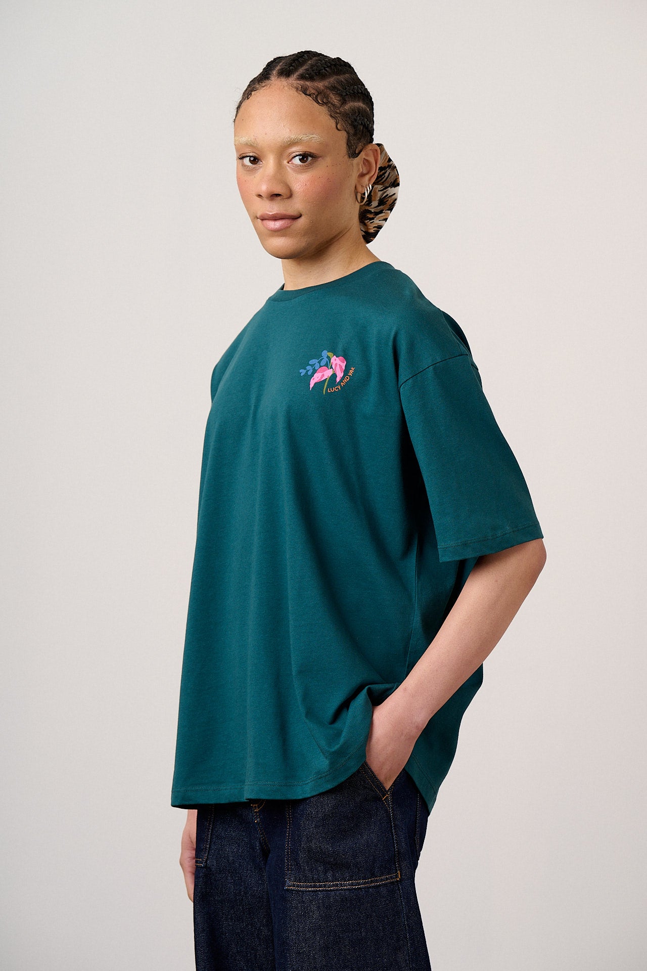 Benny - Oversized Cotton T-Shirt in Green Wild Expression Print