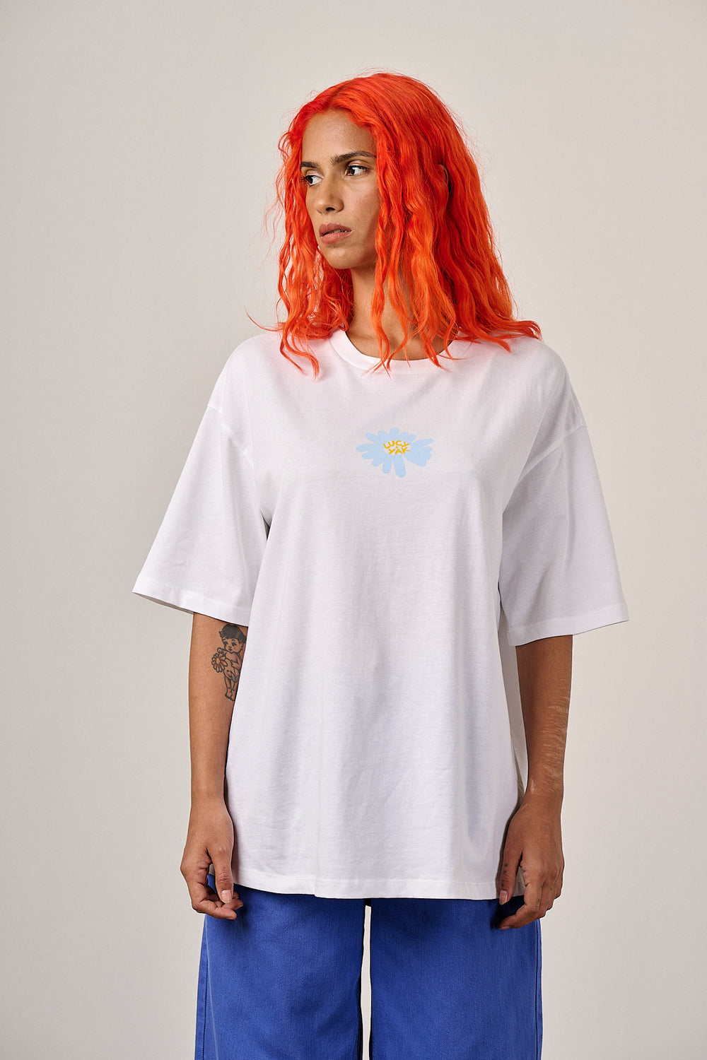 Benny - Oversized Cotton T-Shirt in White Hazy Lazy Daisy Print