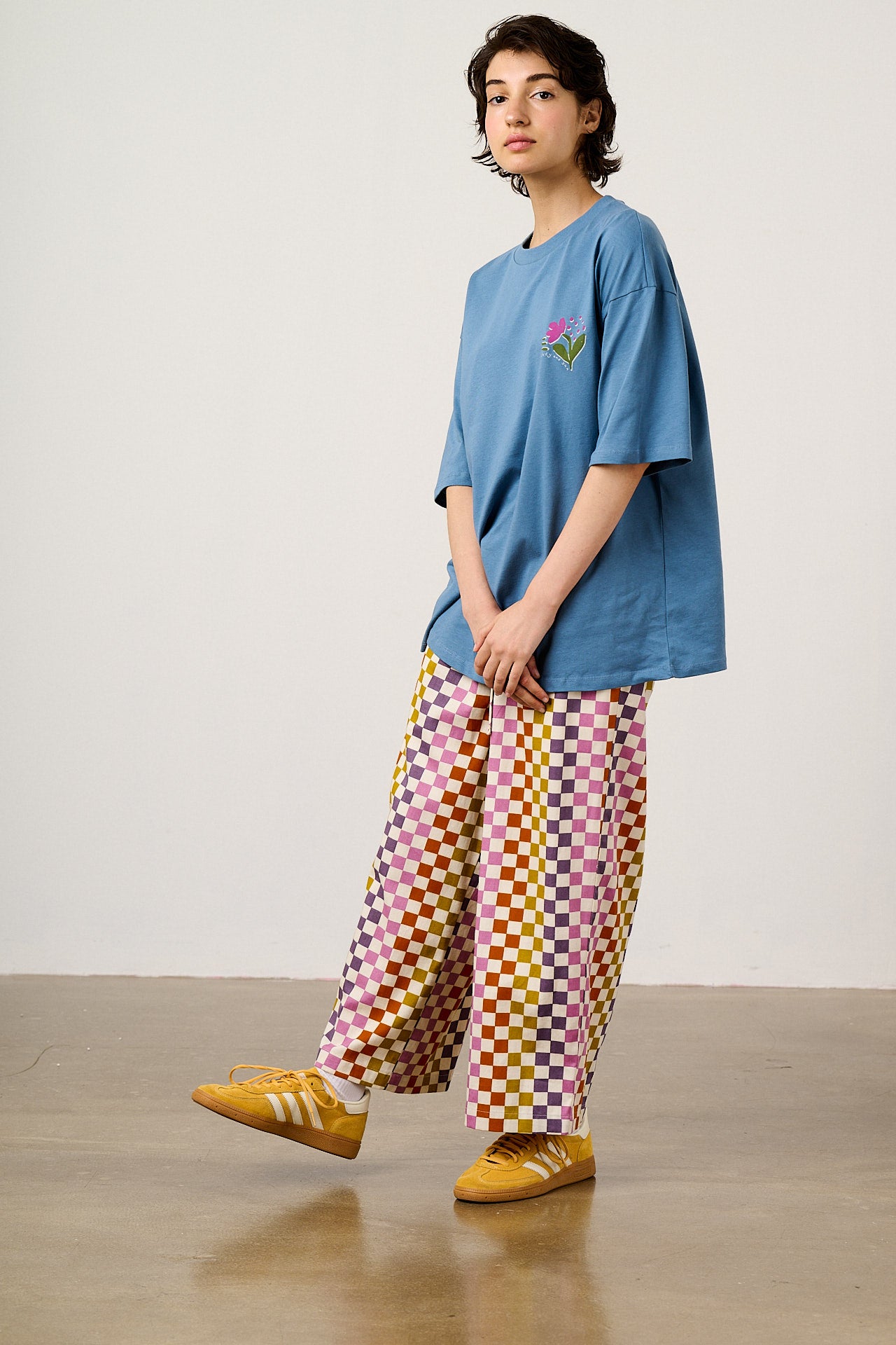 Benny - Oversized Cotton T-Shirt in Blue Retro Picnic Graphic