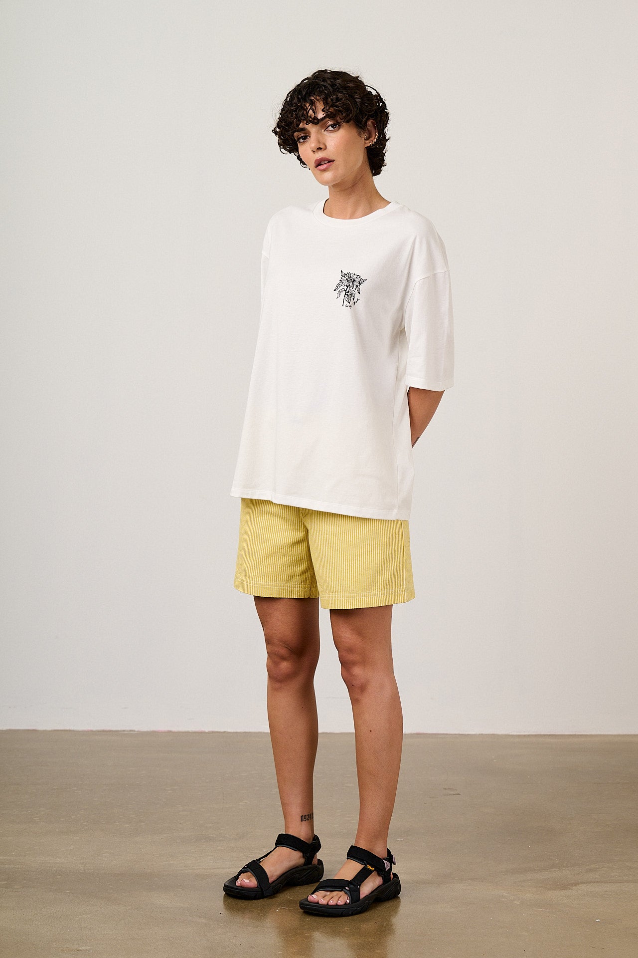 Benny - Oversized Cotton T-Shirt in White Sunflower Print