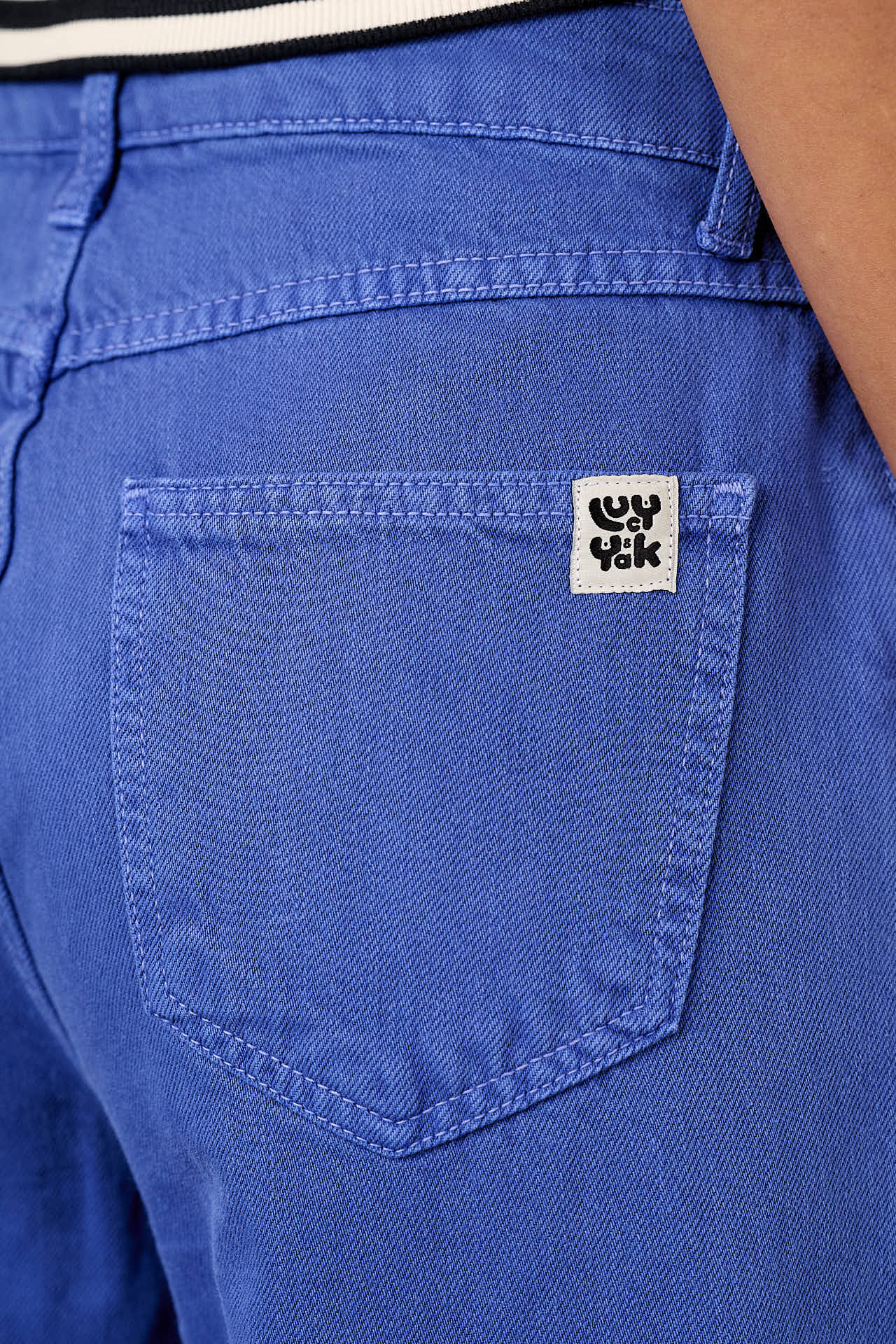 Carter - High Waisted Cotton Jeans in Dazzling Blue Wash