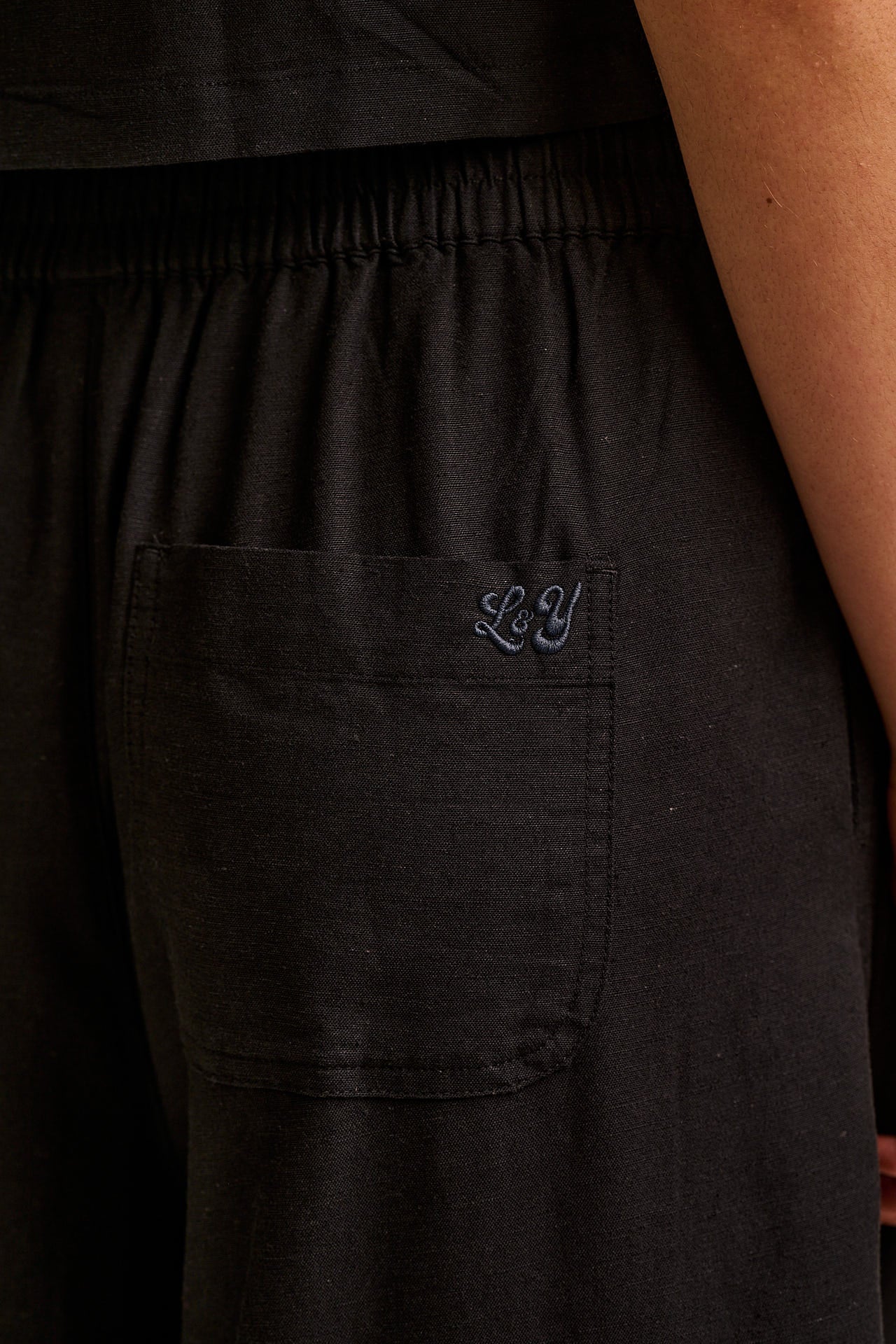 Chase - Viscose Culotte Trousers in Black