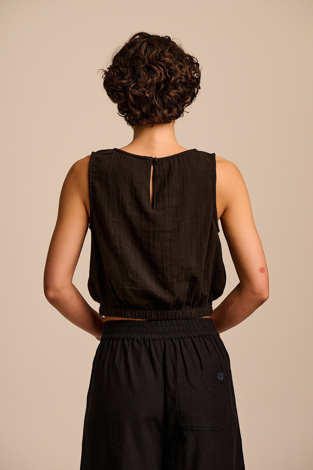 Lumi - Cotton Cropped Woven Top in Black