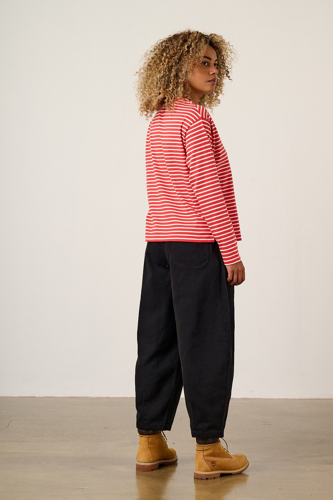 Ashby - Cotton Barrel Leg Trousers in Black