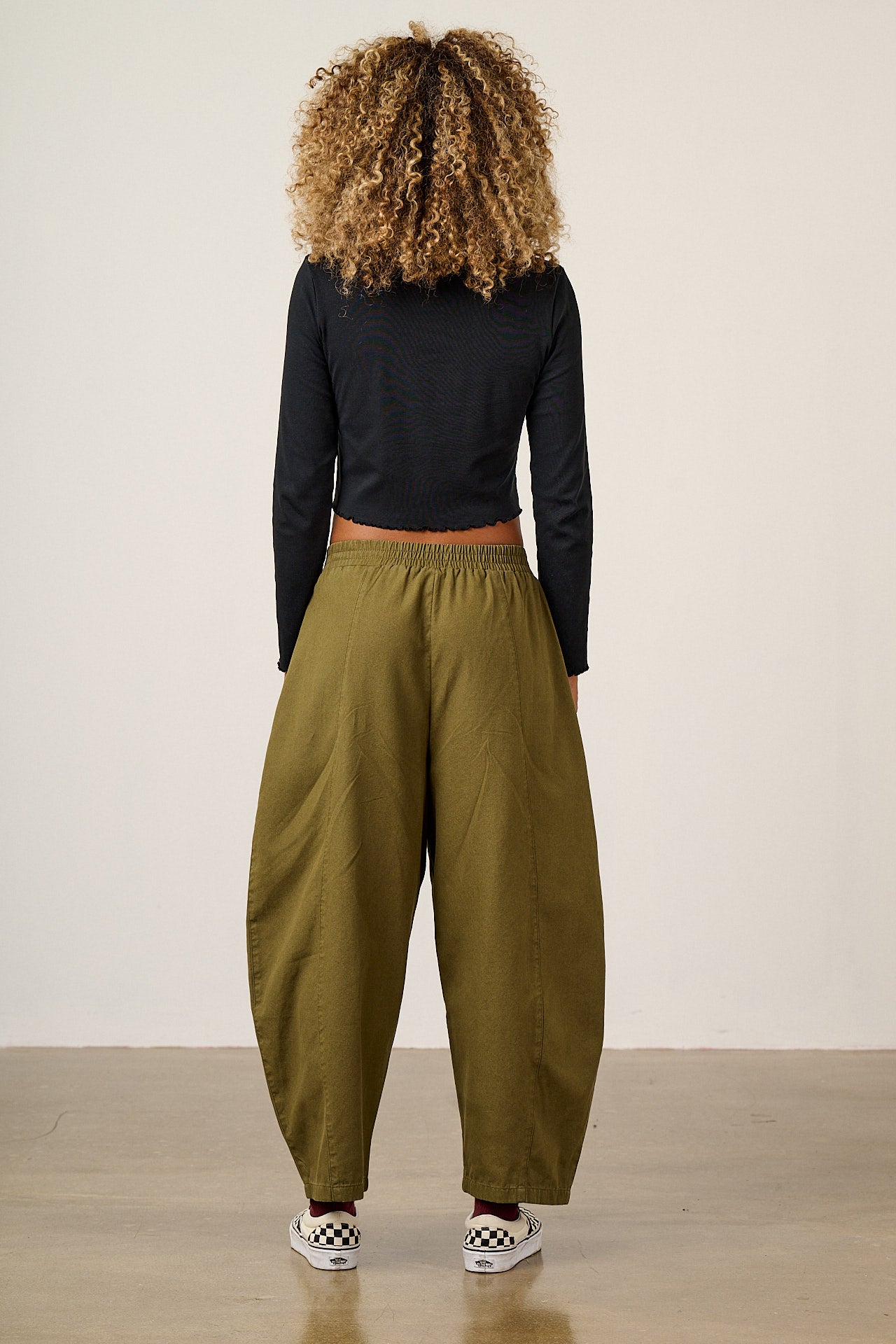 Hansel - Long Sleeve Cotton Crop Top in Black