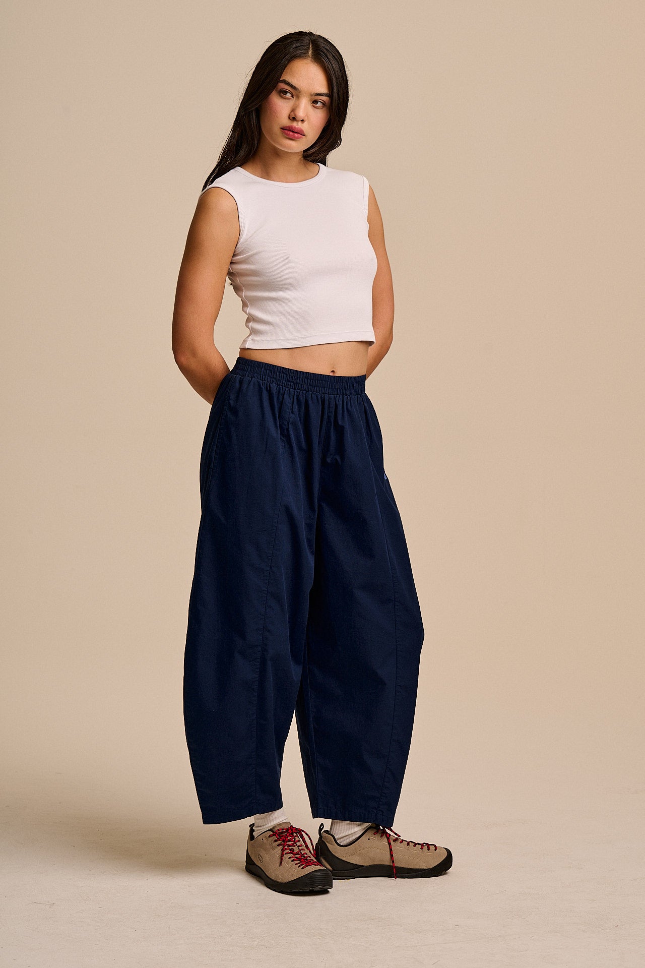Obregon - Cotton Barrel Leg Trousers in Navy