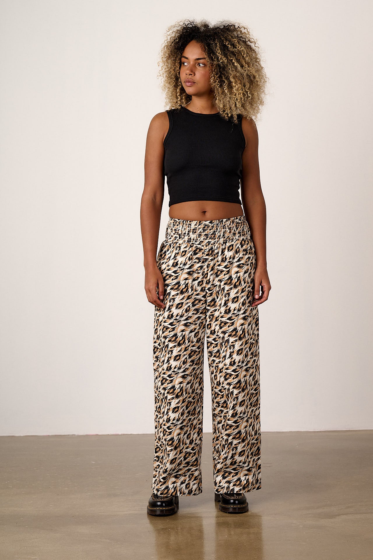 Alex - Wide Leg Cotton Trousers in Leo Swirl