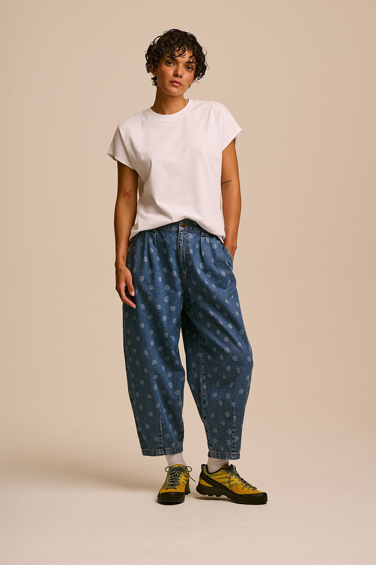IMPERFECT - Ashby - Denim Barrel Leg Jeans in Midwash Polka Dot