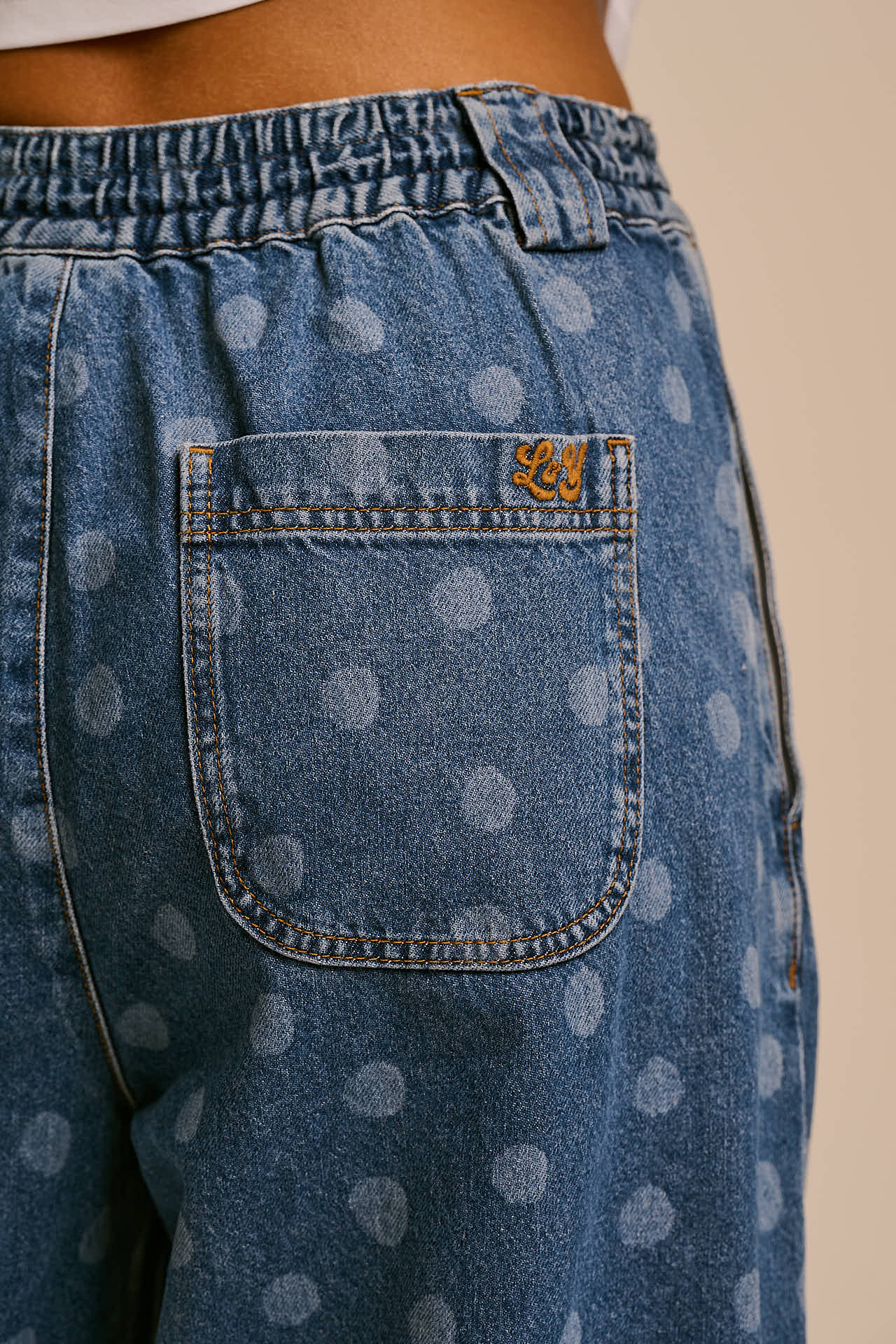 IMPERFECT - Ashby - Denim Barrel Leg Jeans in Midwash Polka Dot