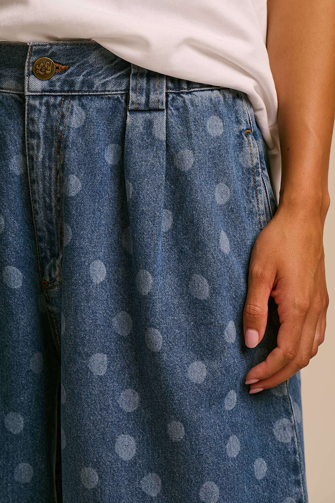 IMPERFECT - Ashby - Denim Barrel Leg Jeans in Midwash Polka Dot
