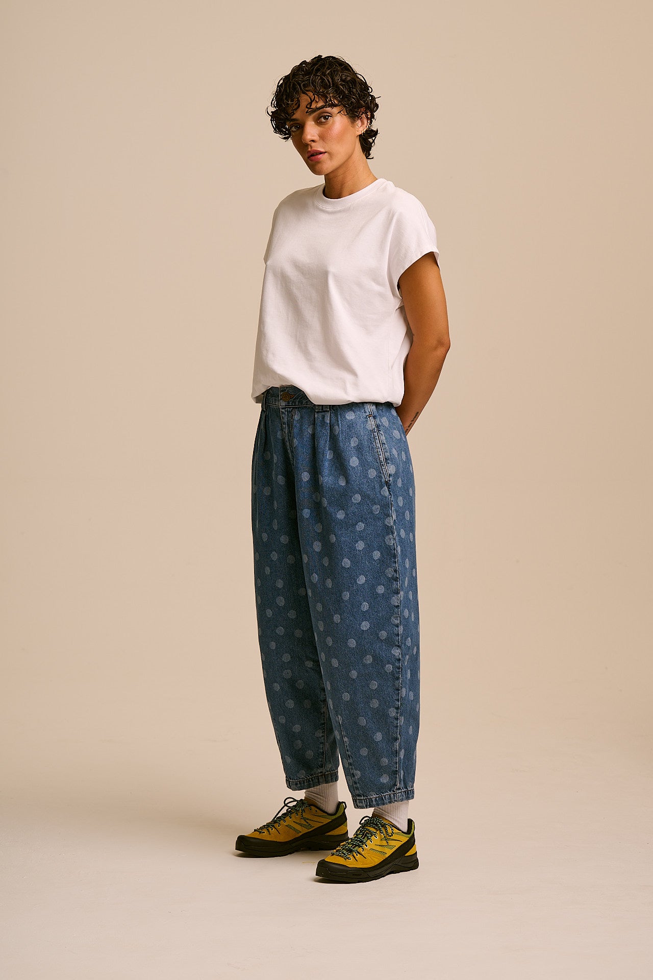 IMPERFECT - Ashby - Denim Barrel Leg Jeans in Midwash Polka Dot