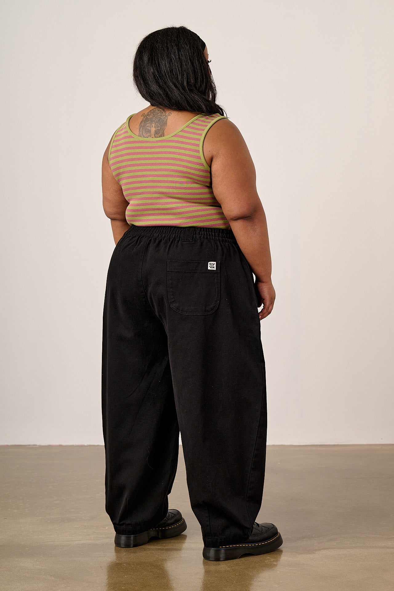 Ashby - Cotton Barrel Leg Trousers in Black