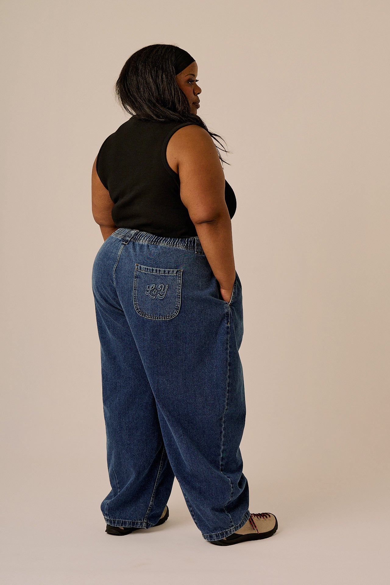 Ashby - Denim Barrel Leg Jeans in Mid Wash