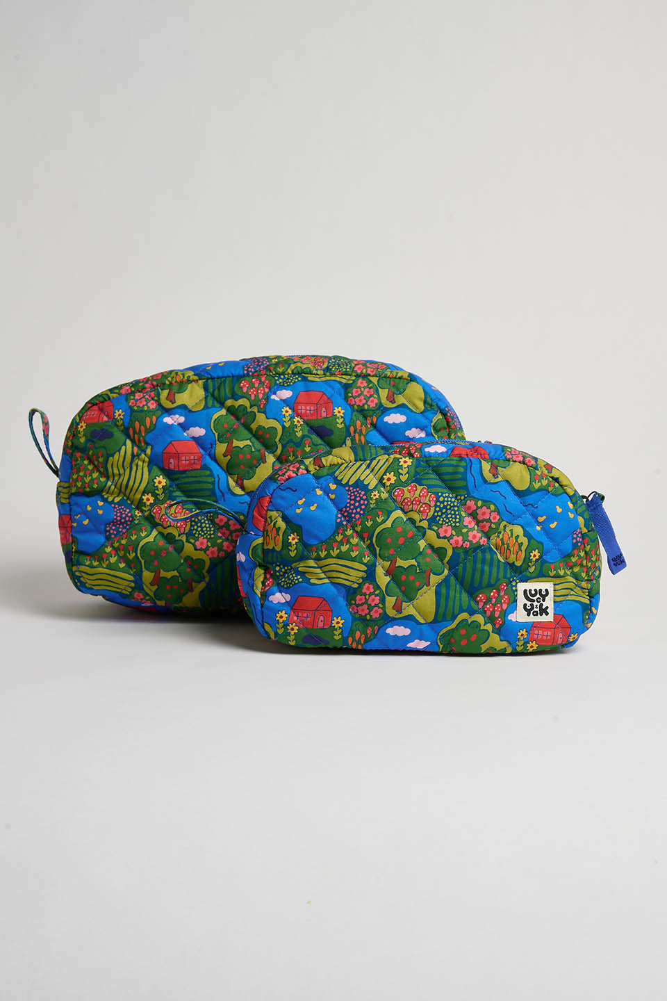 Amaliah - Large Washbag in Old Yak Donald Print