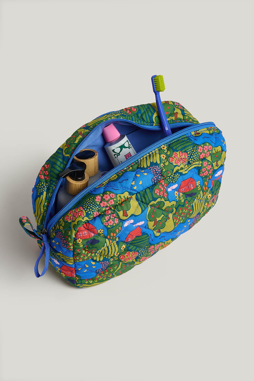 Amaliah - Large Washbag in Old Yak Donald Print