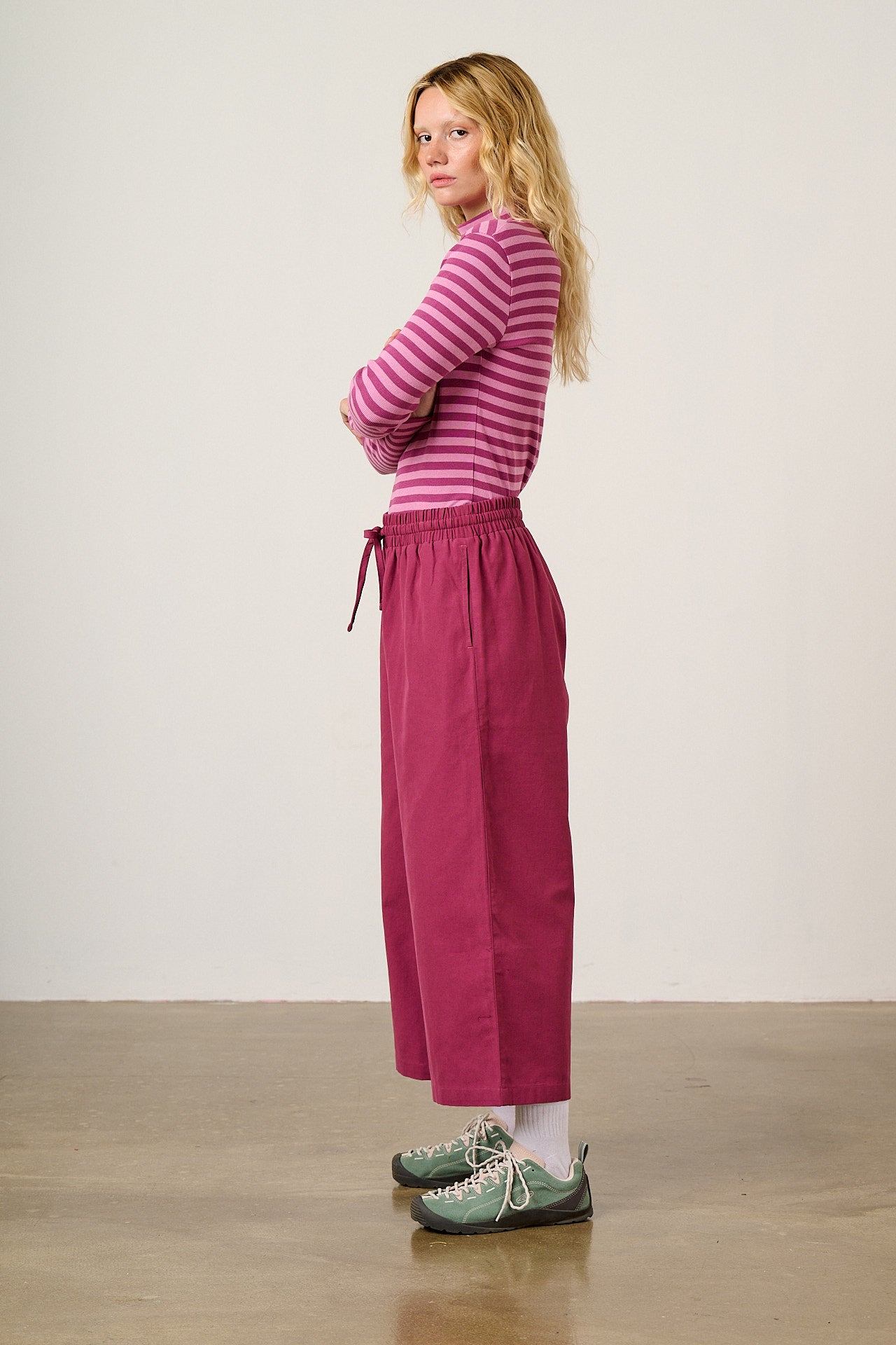 Chuck - Organic Cotton Wide Leg Trousers in Raspberry Matty