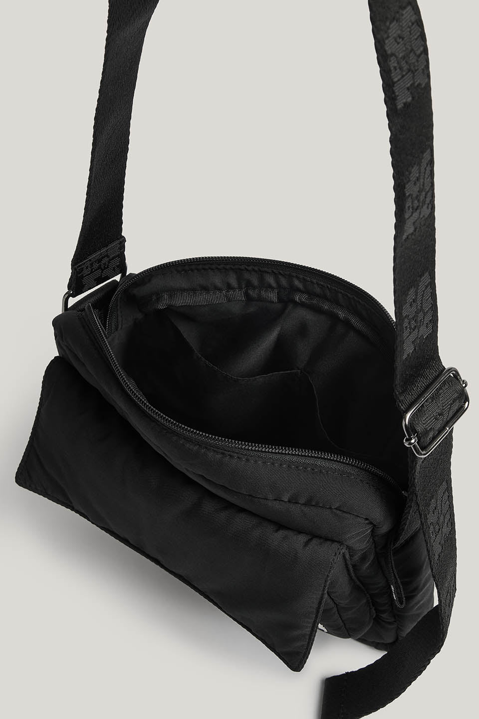 Maddox - Crossbody Bag in Black