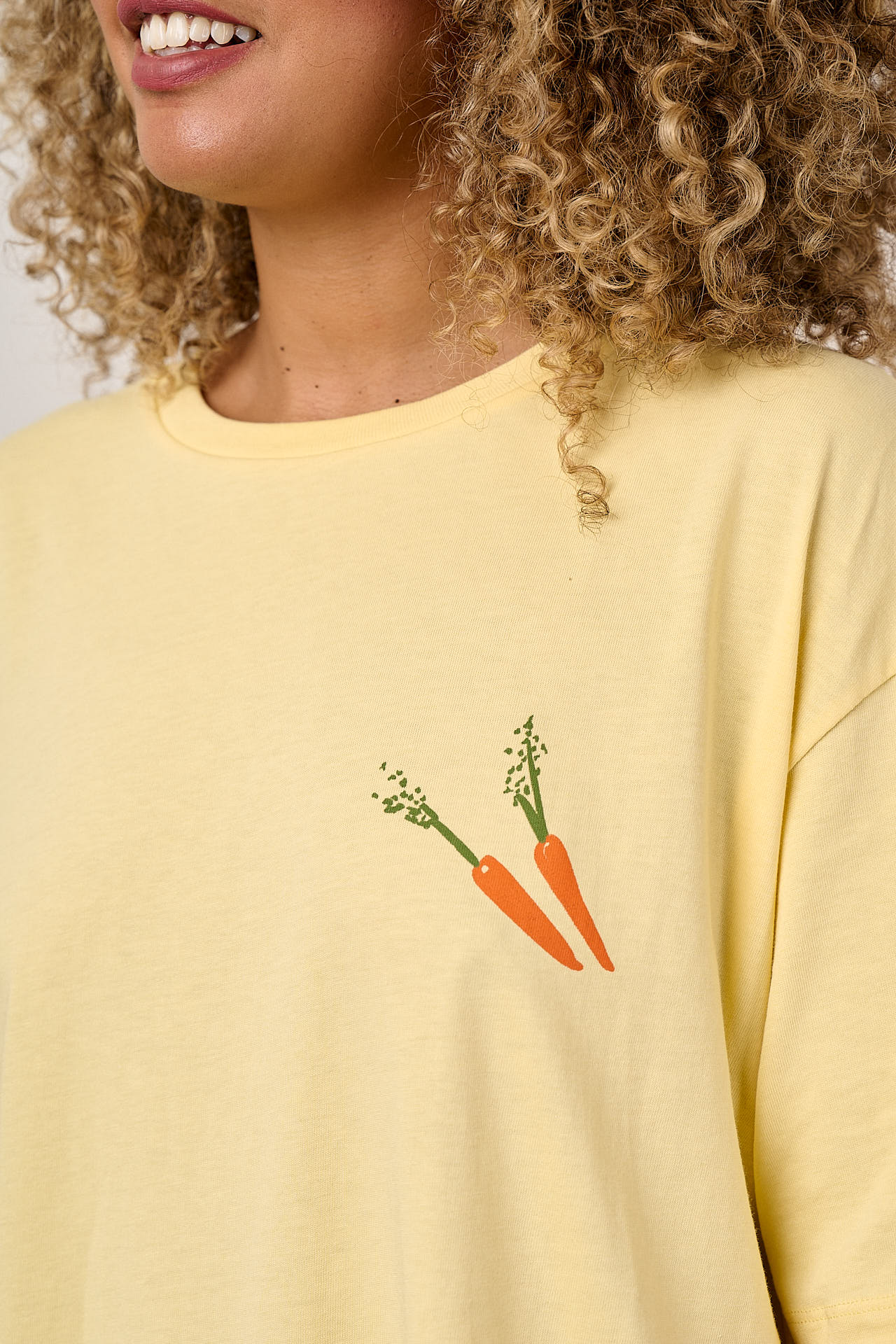 Benny - Oversized Cotton T-Shirt in Butter Home Grown Print