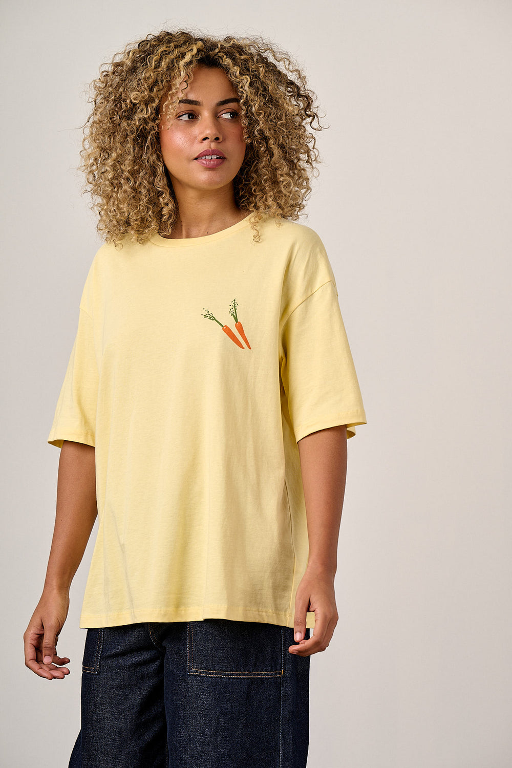 Benny - Oversized Cotton T-Shirt in Butter Home Grown Print