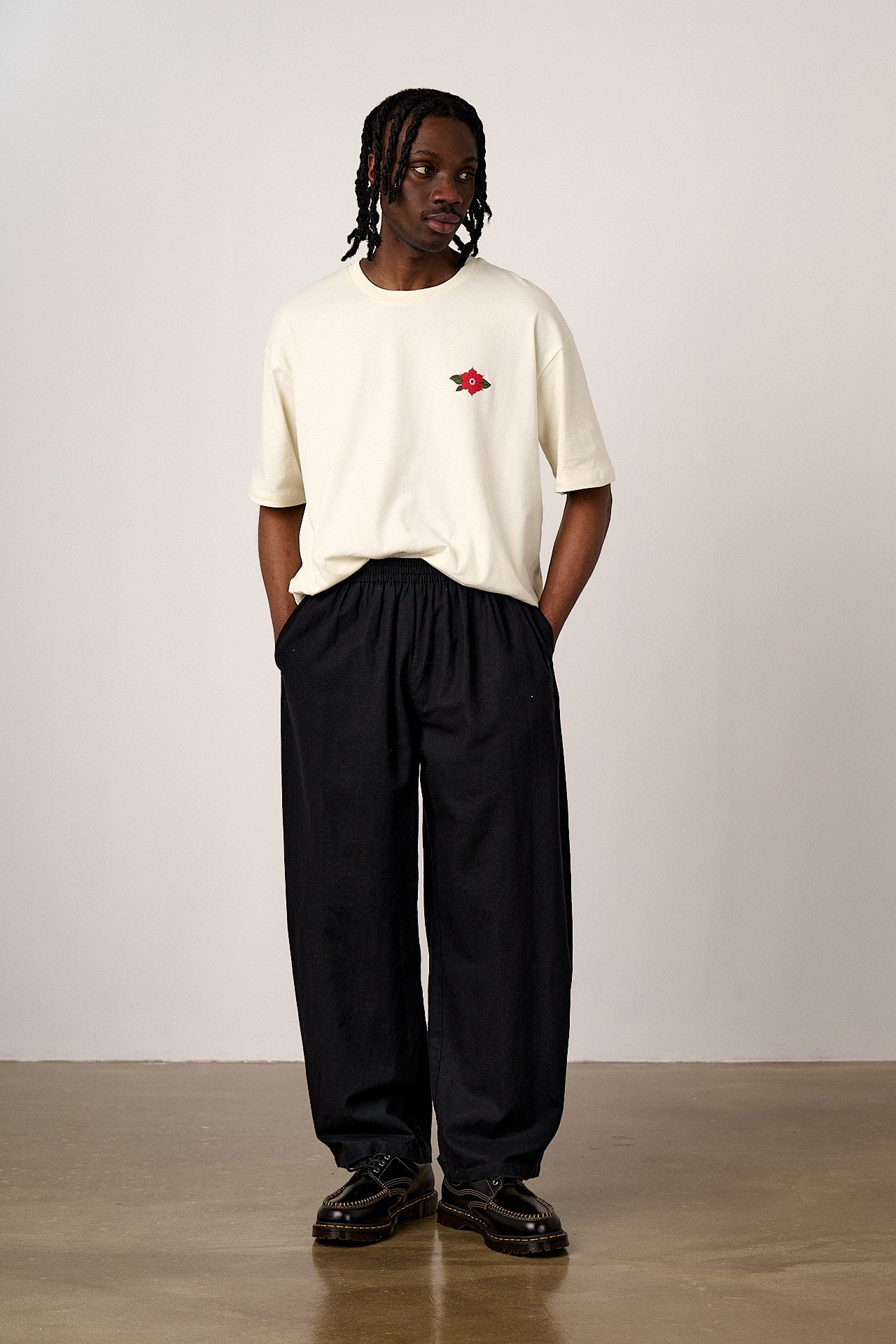 Freddie - Barrel Leg Cotton & Linen Trousers in Black