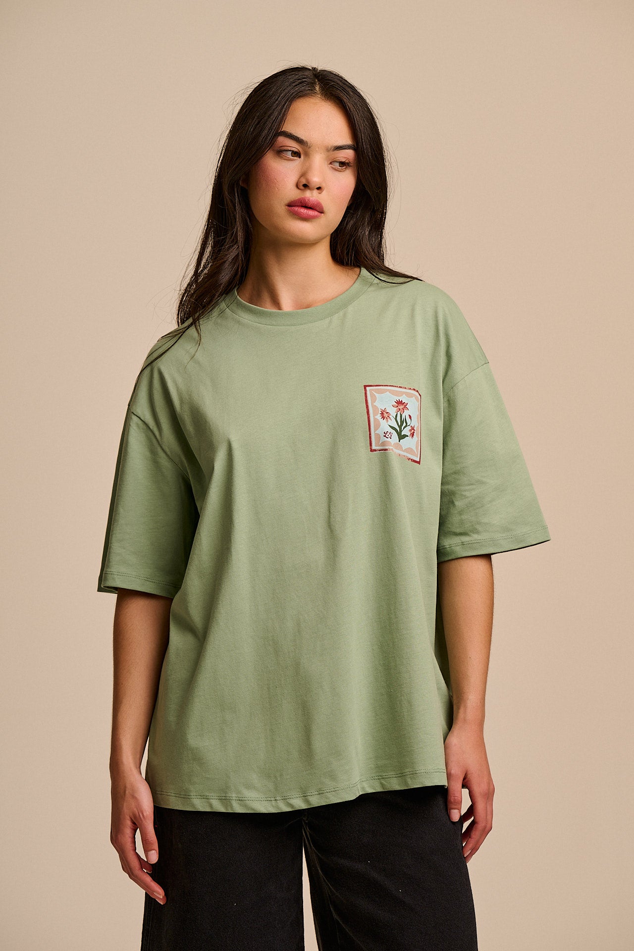 Benny - Oversized Cotton T-Shirt in Green Walled Blooms