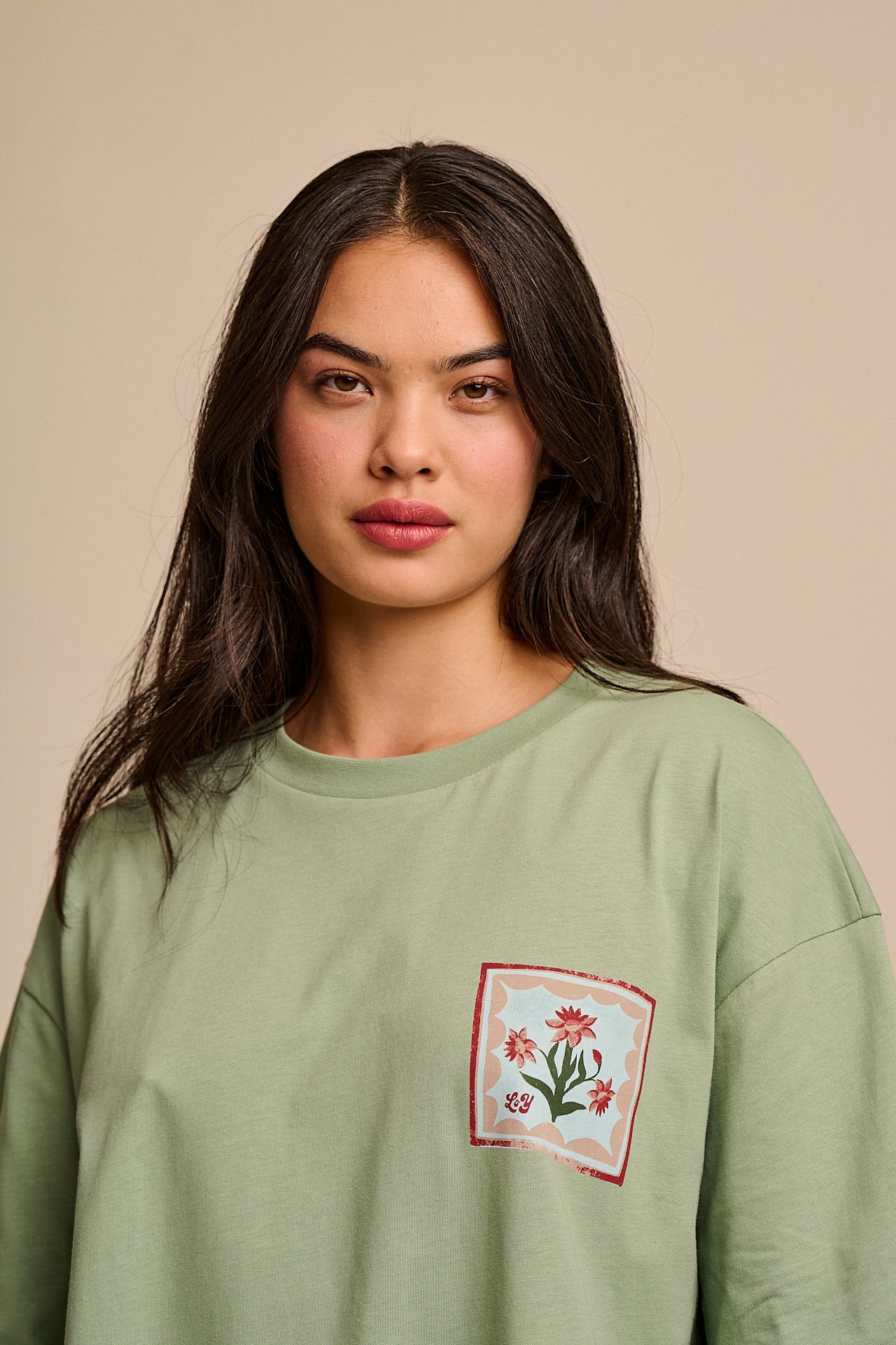 Benny - Oversized Cotton T-Shirt in Green Walled Blooms