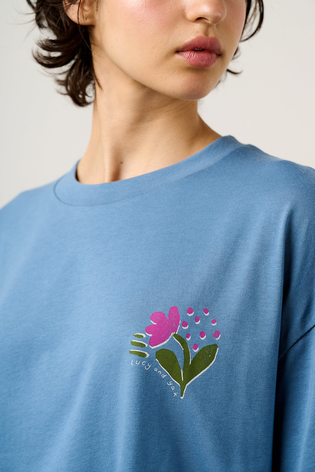 Benny - Oversized Cotton T-Shirt in Blue Retro Picnic Graphic