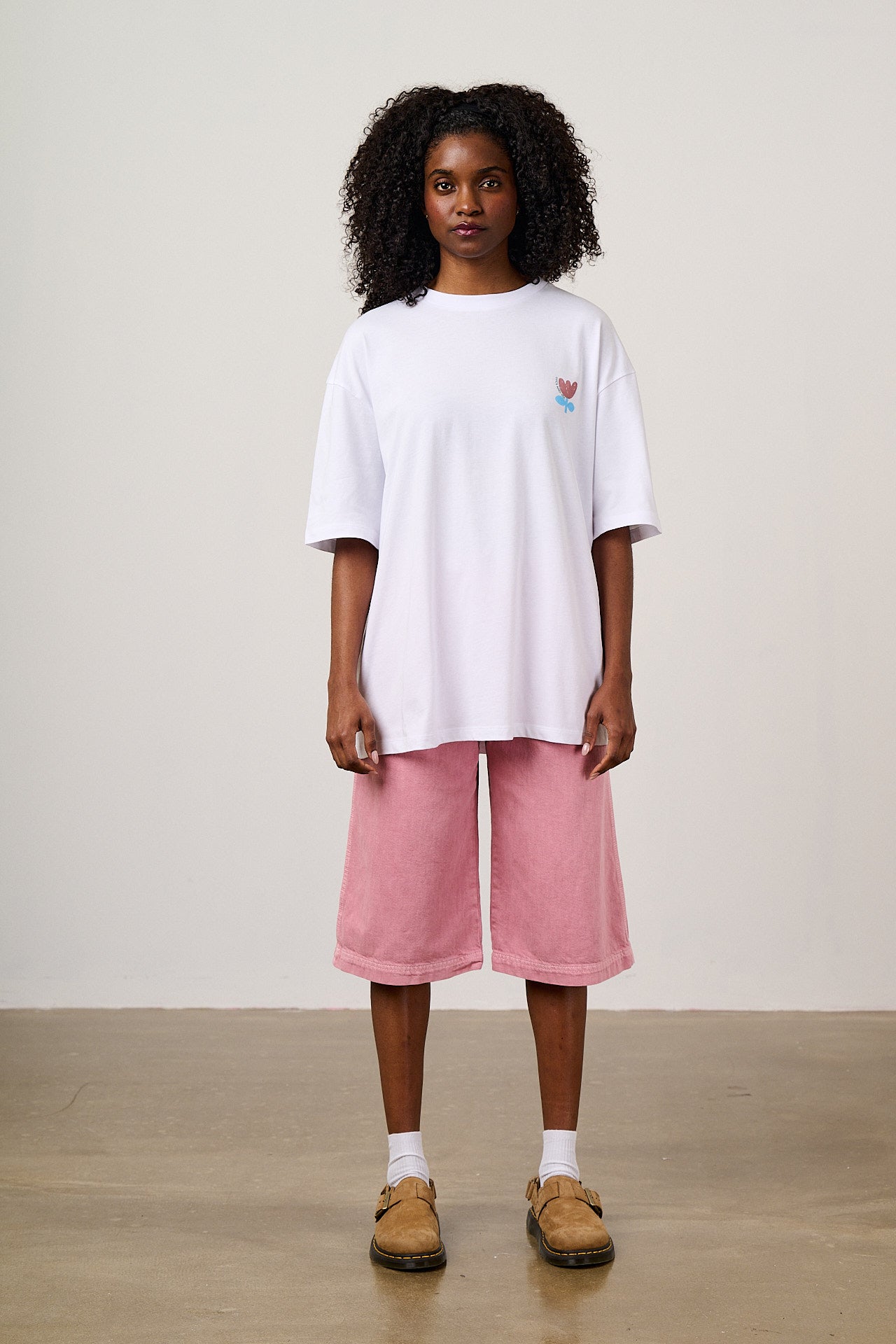 Benny - Oversized Cotton T-Shirt in White Tulip Print