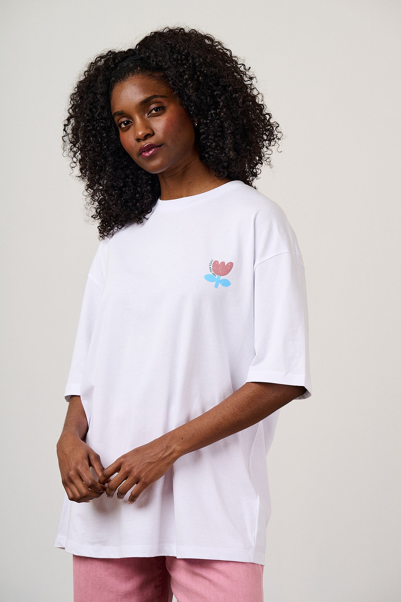 Benny - Oversized Cotton T-Shirt in White Tulip Print