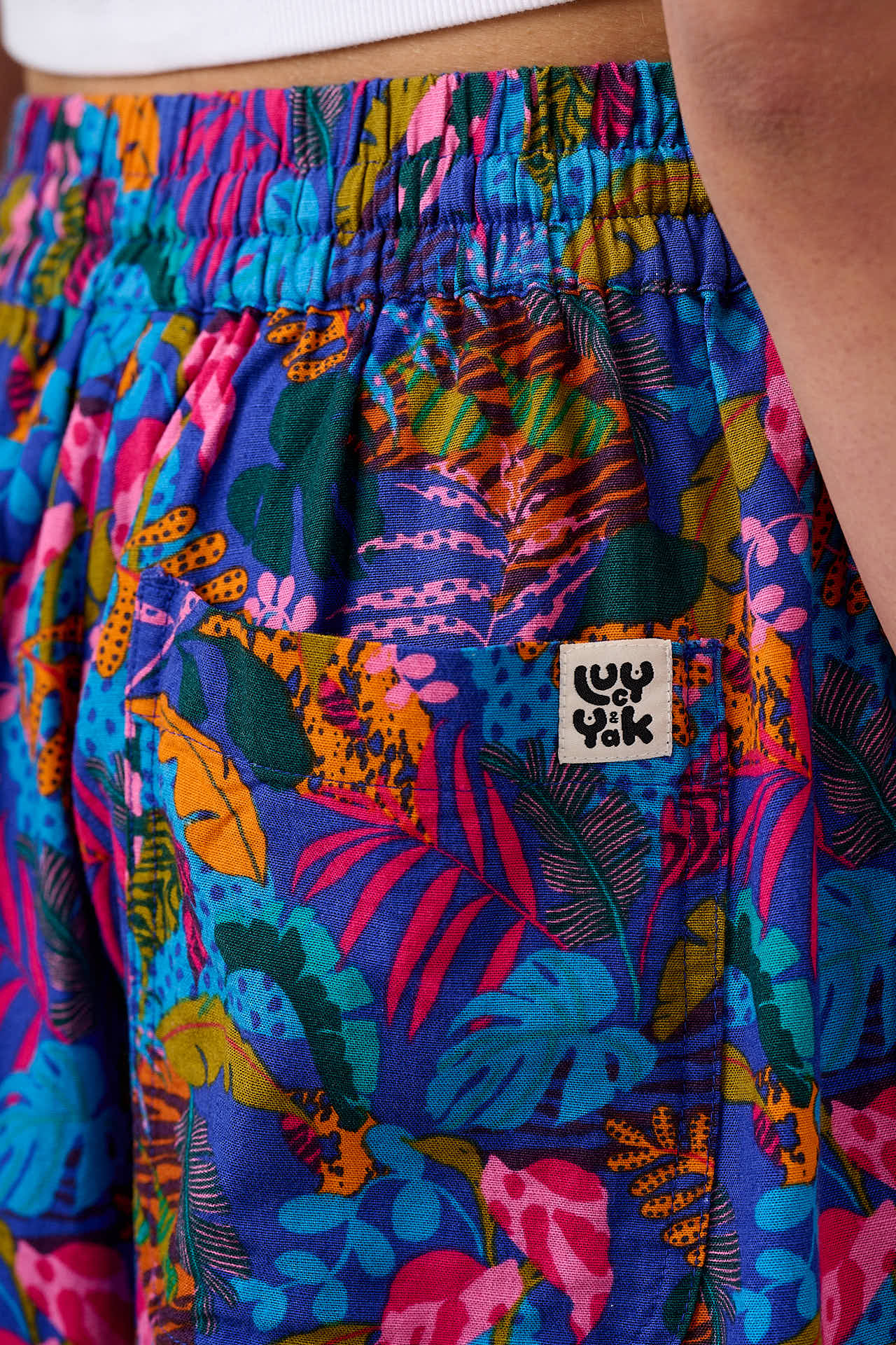 Carlos - Viscose Shorts in Wild Expression Print