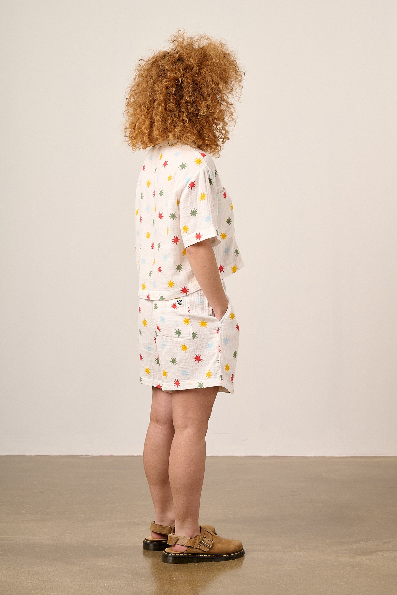 Charlie - Cotton Shorts in Ecru Cosmic Folk Stars