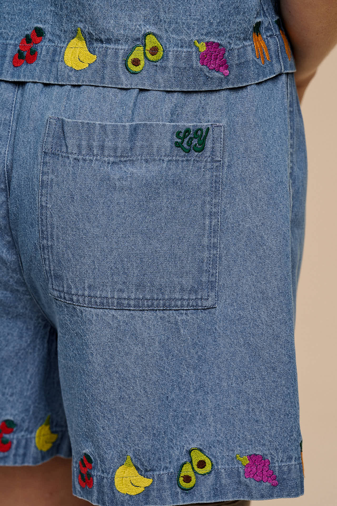 Charlie - Cotton Shorts in Light Blue with Veg Embroidery