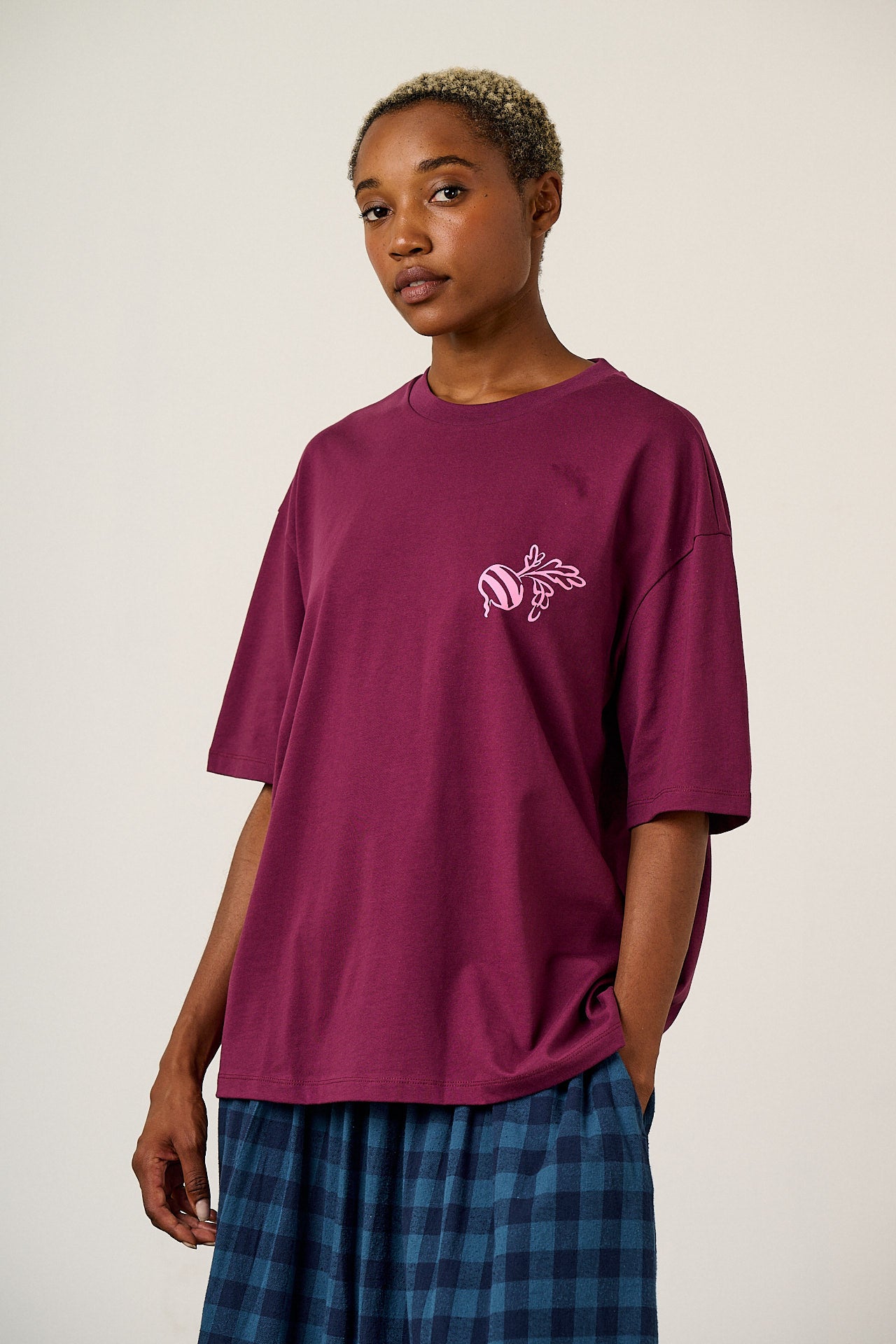 Benny - Oversized Cotton T-Shirt in Burgundy Autumn Veggies Print