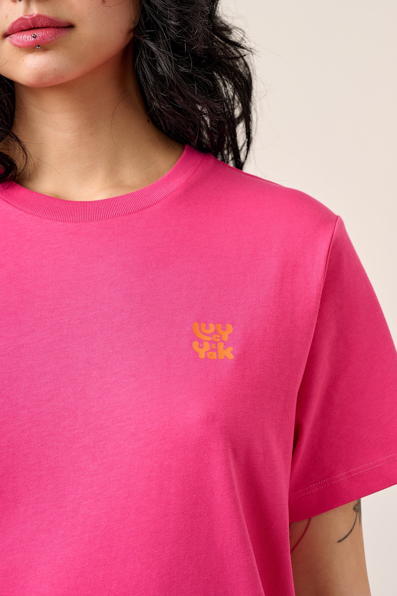 Denver - Cotton T-Shirt in Beetroot Pink