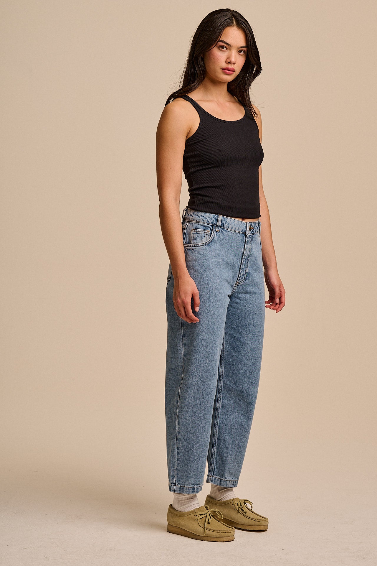 Drew - Cropped Straight Leg Cotton Trousers in Lightwash Blue