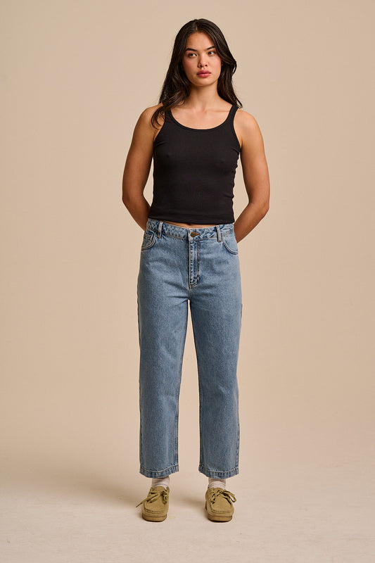 Drew - Cropped Straight Leg Cotton Trousers in Lightwash Blue