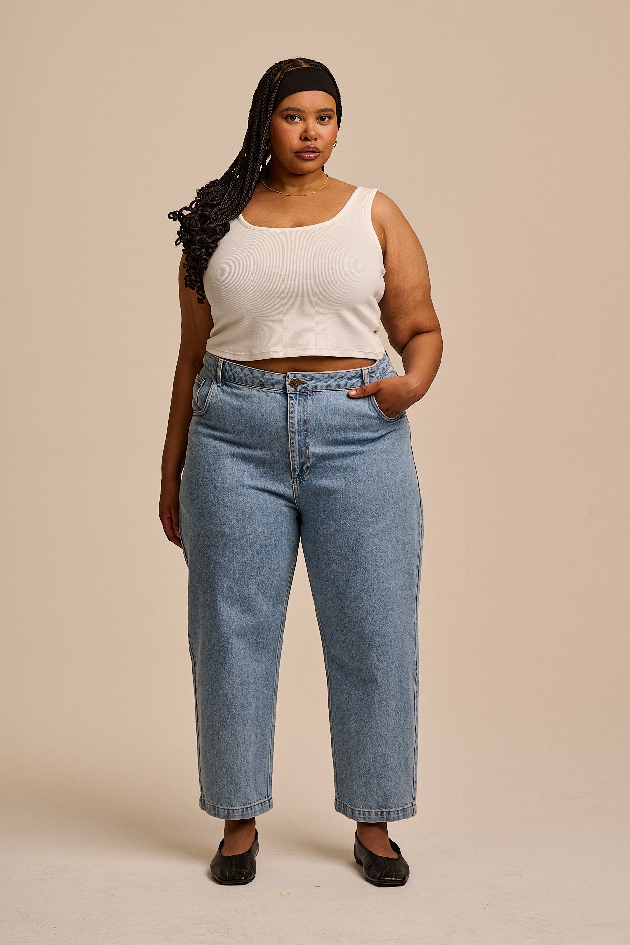 Drew - Cropped Straight Leg Cotton Trousers in Lightwash Blue