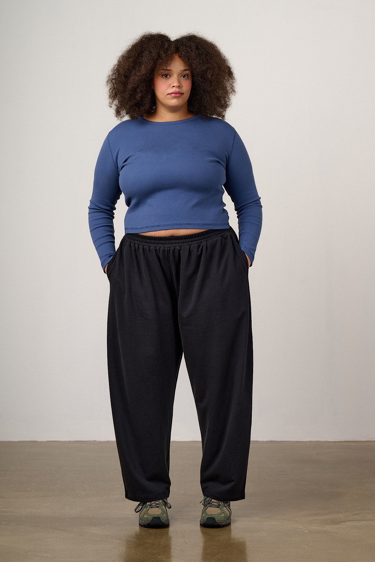 Freddie - Barrel Leg Cotton Jersey Trousers in Black