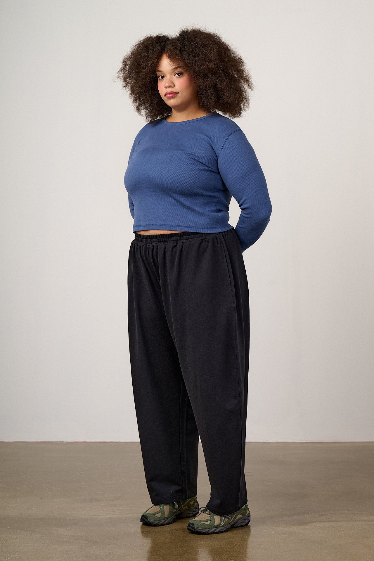 Freddie - Barrel Leg Cotton Jersey Trousers in Black