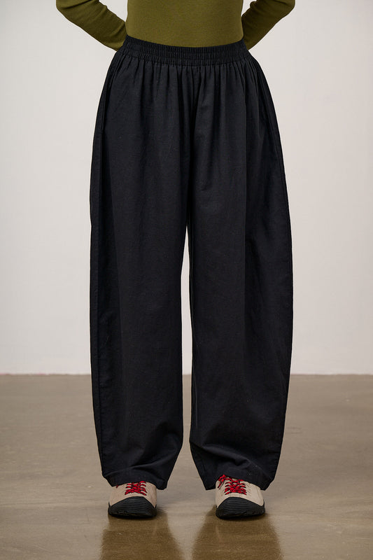 Freddie - Barrel Leg Cotton & Linen Trousers in Black