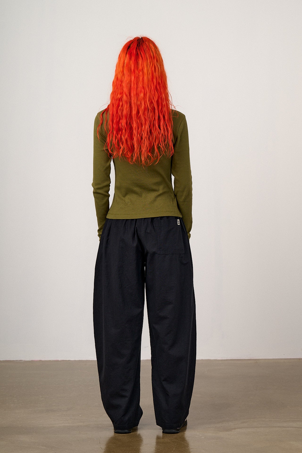 Freddie - Barrel Leg Cotton & Linen Trousers in Black