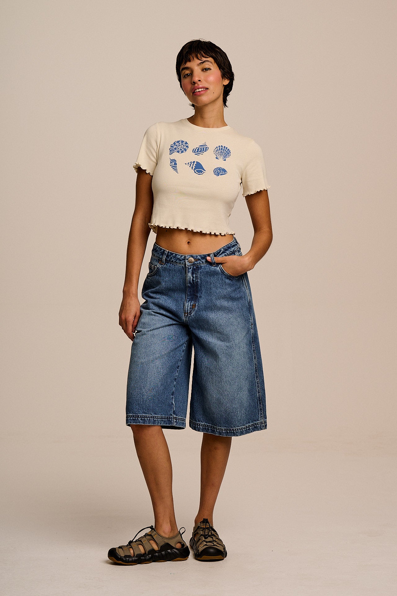 Greta - Cropped Cotton Top in Ecru Shell Print