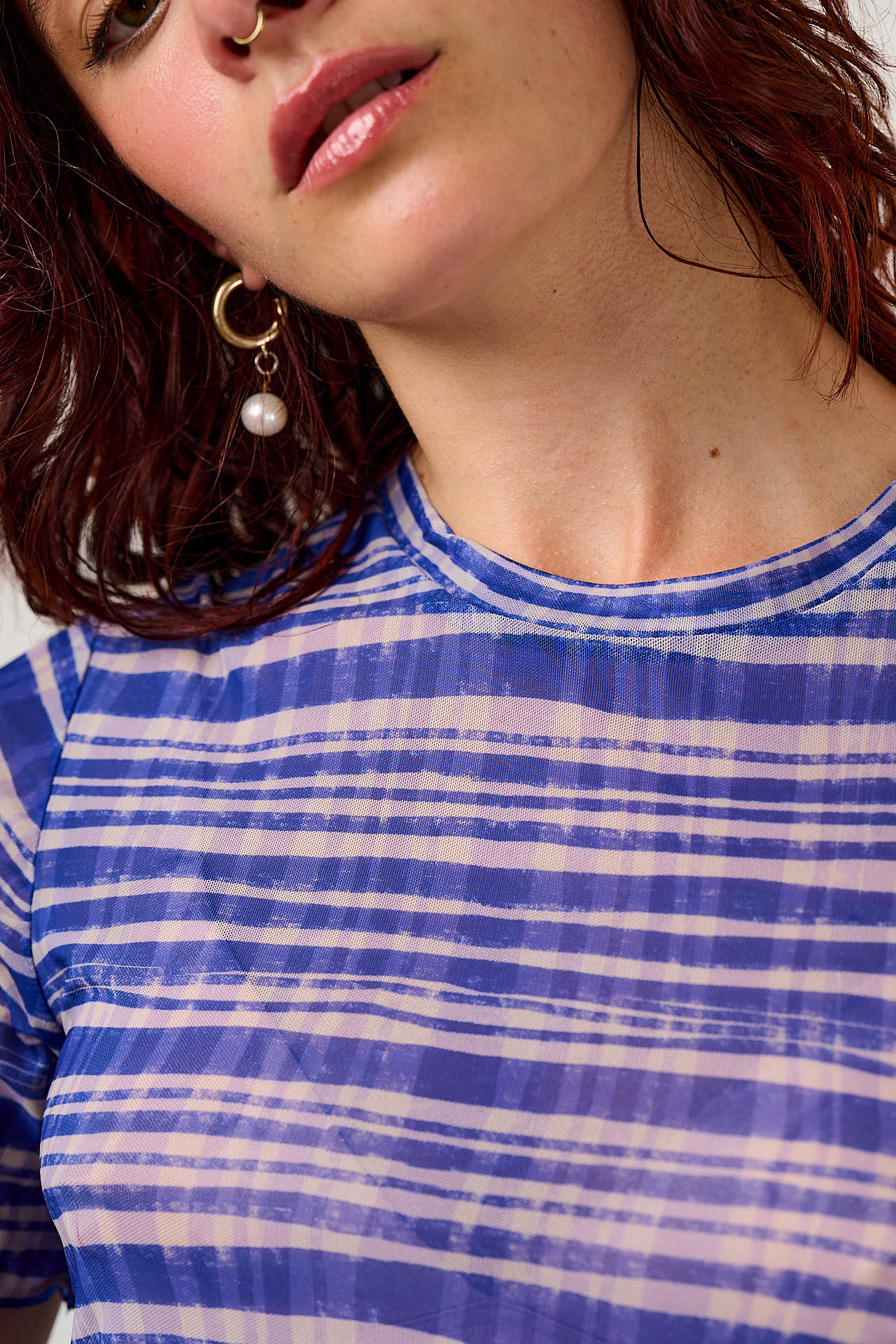 Greta - Cropped Mesh Top in Crayon Print