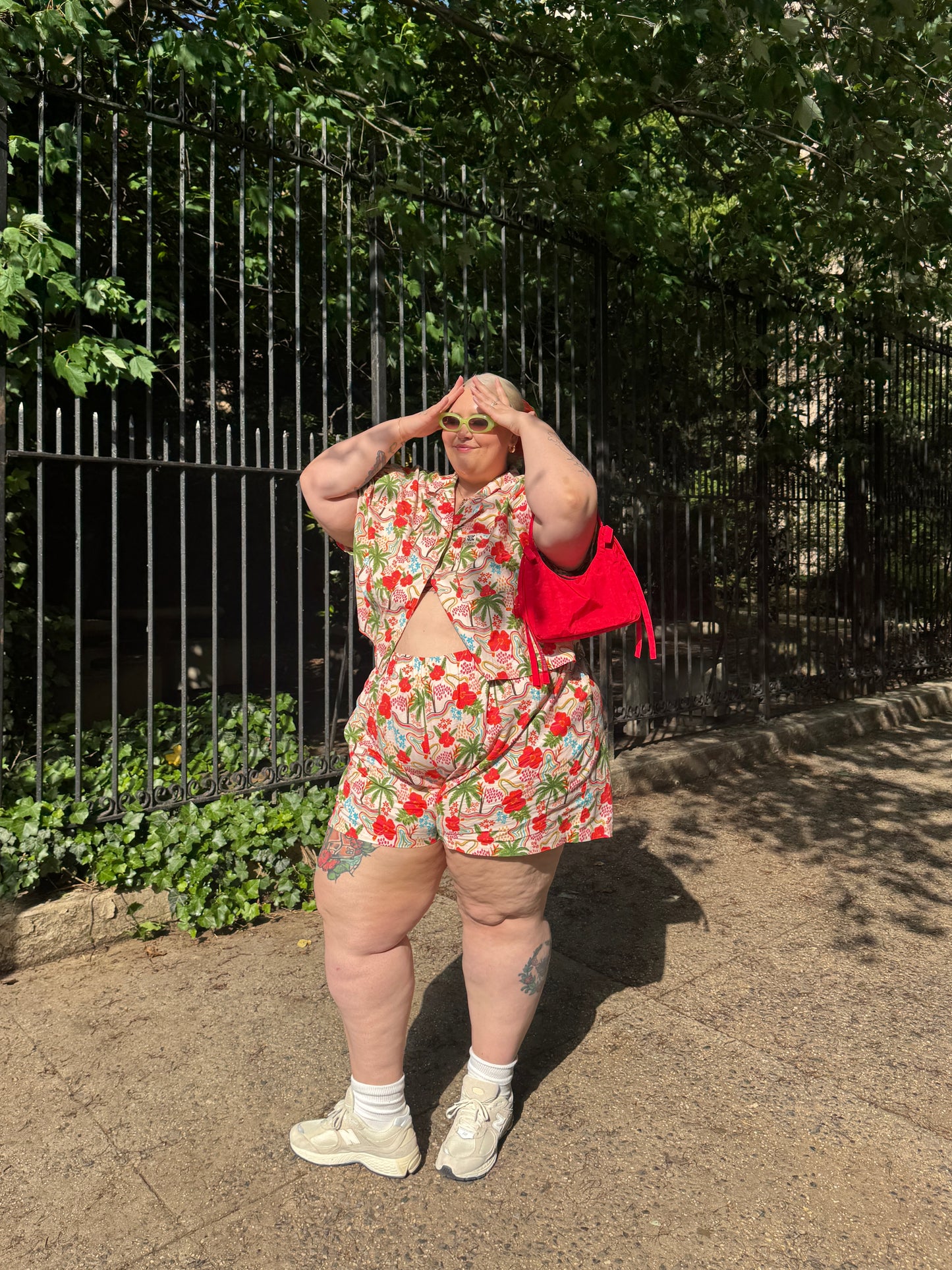 Jessie - Cotton & Linen Shorts in Totally Tropical Print