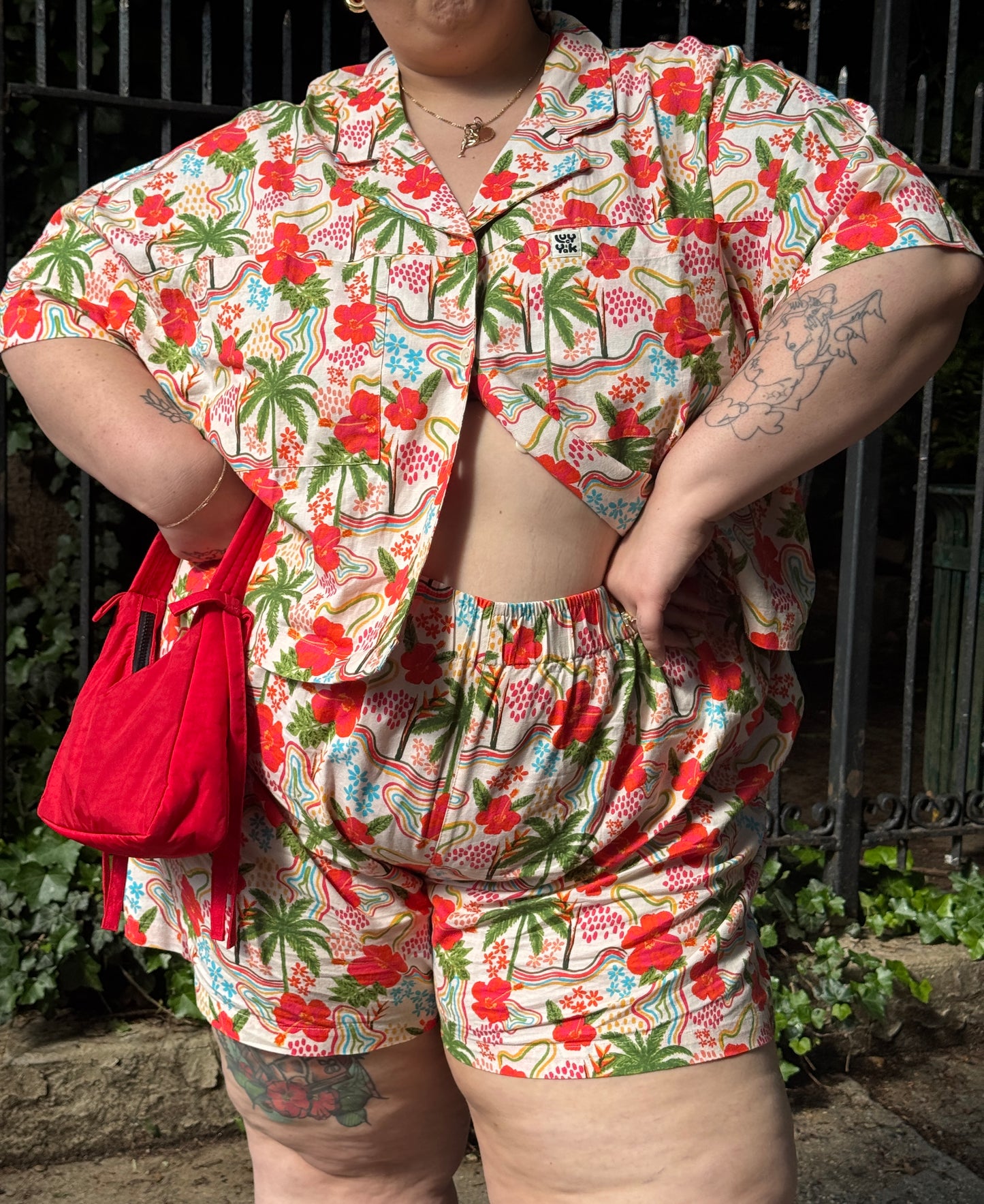 Jessie - Cotton & Linen Shorts in Totally Tropical Print