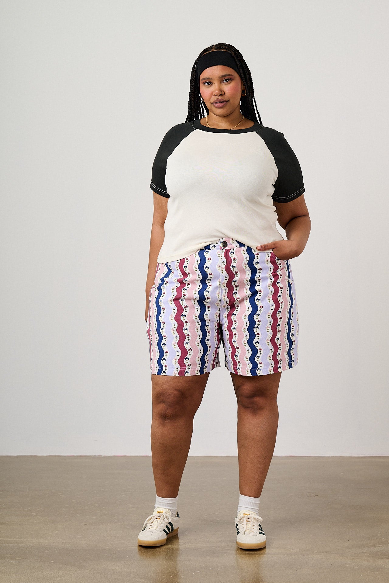 Lexi - High Waist Cotton Shorts in Wavy Floral Stripe