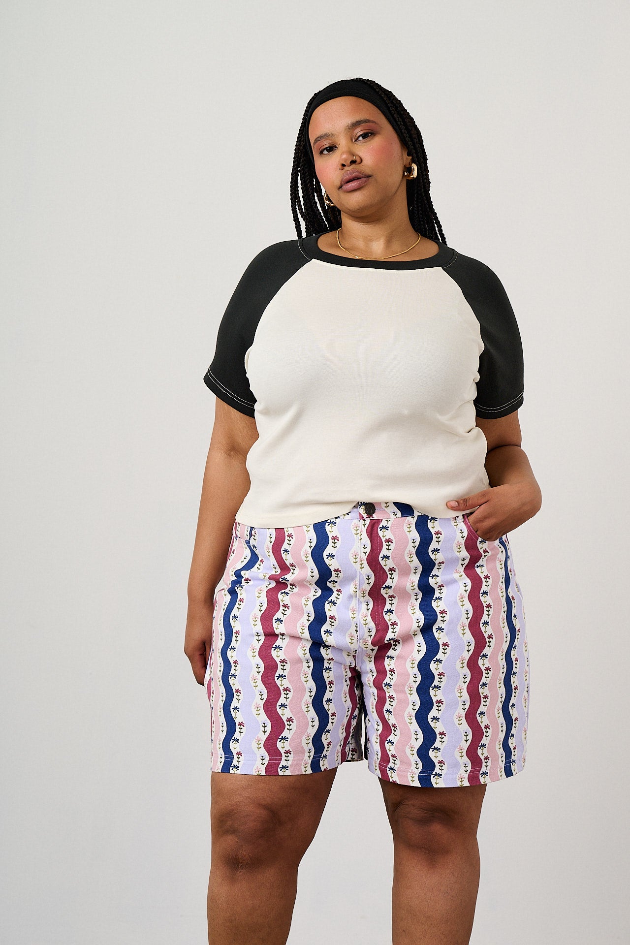 Lexi - High Waist Cotton Shorts in Wavy Floral Stripe
