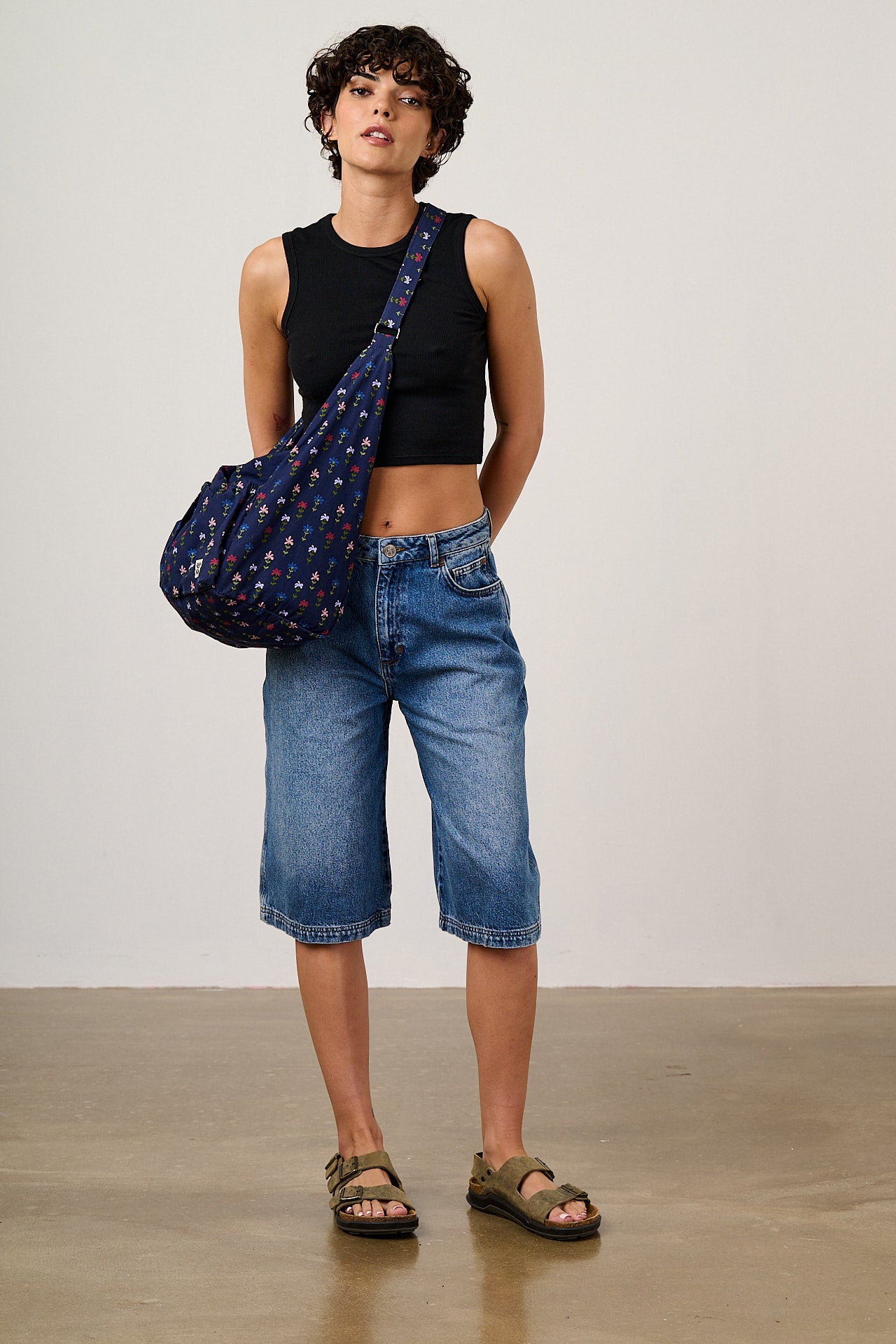 Liza - Crossbody Bag in Navy Tulips