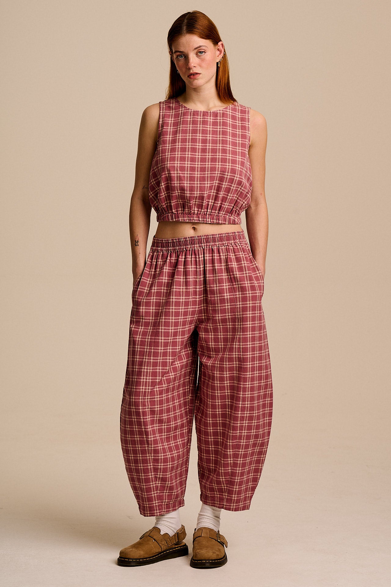 Lumi - Cotton Cropped Woven Top in Maroon Deco Rose Check
